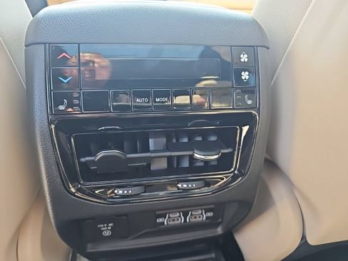 Certified 2025 Jeep Grand Cherokee L Limited w/ Luxury Tech Group II AWD/4WD image 22