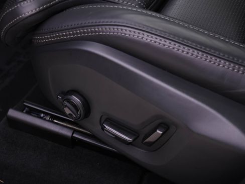 Certified 2023 Volvo XC60 B6 Ultimate w/ Protection Package Premier image 19