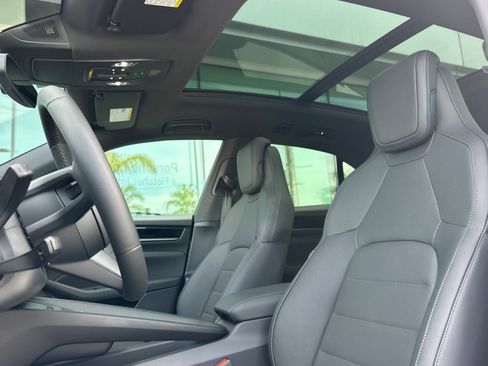 New 2026 Porsche Macan Electric image 5