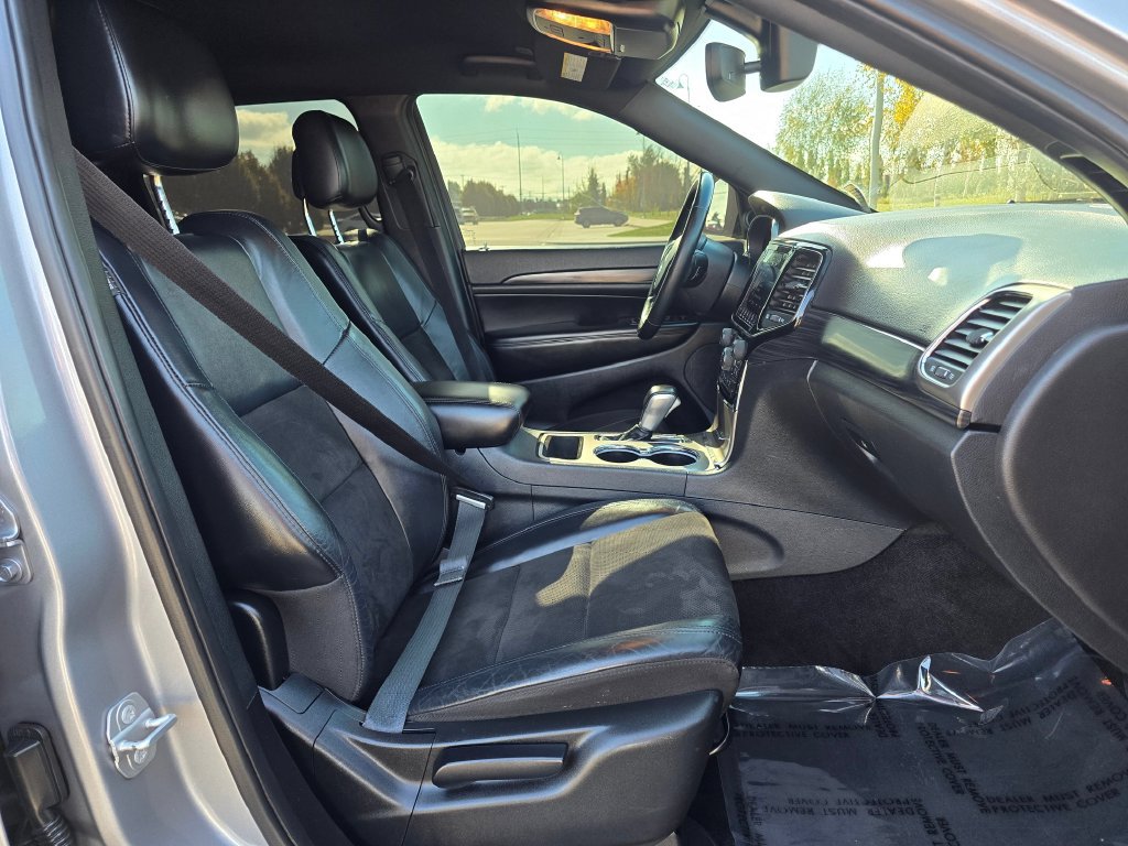 Used 2019 Jeep Grand Cherokee Altitude AWD/4WD image 18
