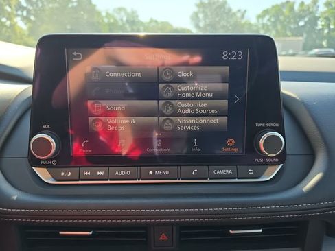 Used 2025 Nissan Rogue SV FWD image 27