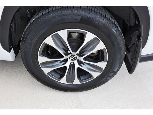 Used 2023 Toyota Highlander XLE FWD image 29