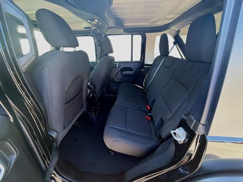 Used 2021 Jeep Wrangler Unlimited Sport image 23