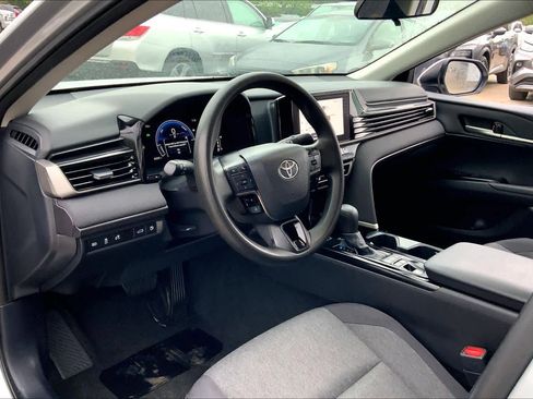 Used 2025 Toyota Camry LE FWD image 17