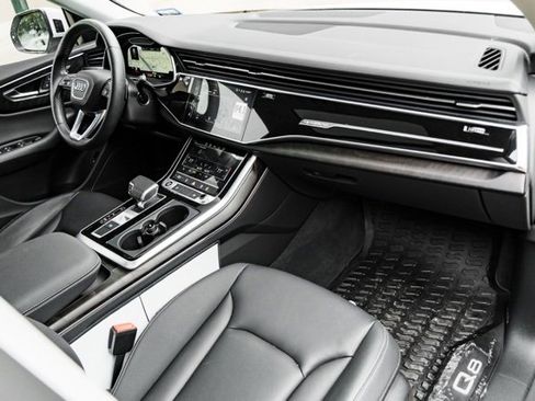 Used 2023 Audi Q8 Premium image 27