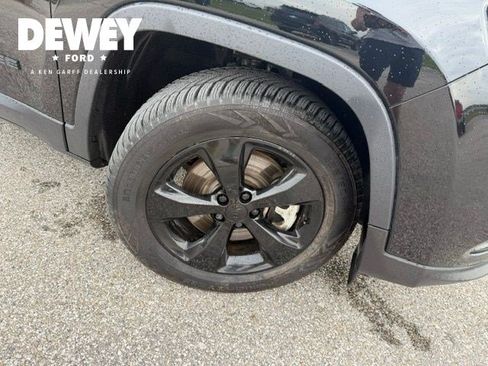 Used 2021 Jeep Cherokee Latitude Plus AWD/4WD image 36
