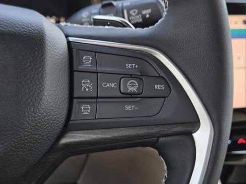 New 2026 Jeep Grand Cherokee Limited RWD image 11