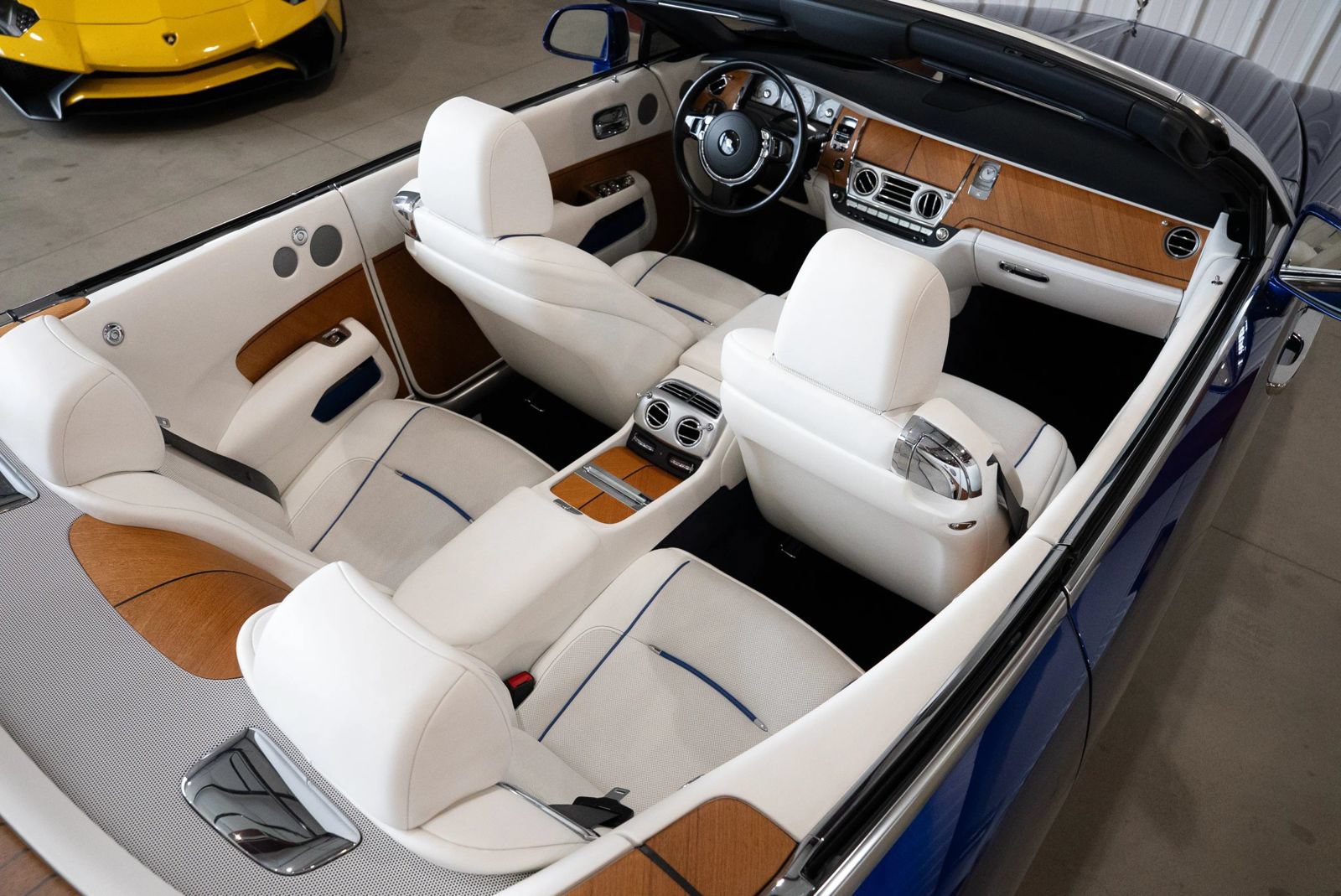 Used 2017 Rolls-Royce Dawn RWD image 25