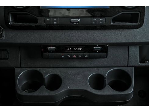 Used 2025 Mercedes-Benz Sprinter 2500 image 9