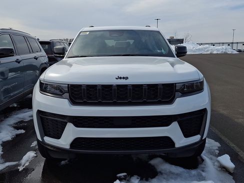 New 2026 Jeep Grand Cherokee L Altitude 4x4 image 2