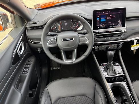 New 2026 Jeep Compass Latitude image 10