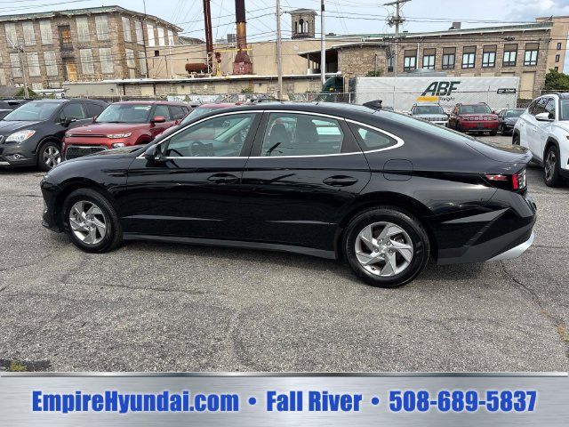 Used 2025 Hyundai Sonata SE FWD image 2
