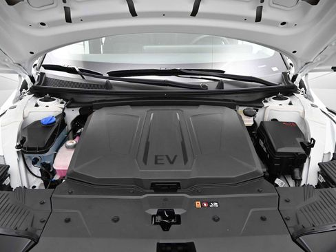 New 2025 Hyundai Ioniq 5 SE image 19