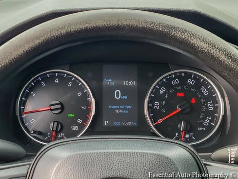 Used 2022 Toyota RAV4 XLE FWD image 15