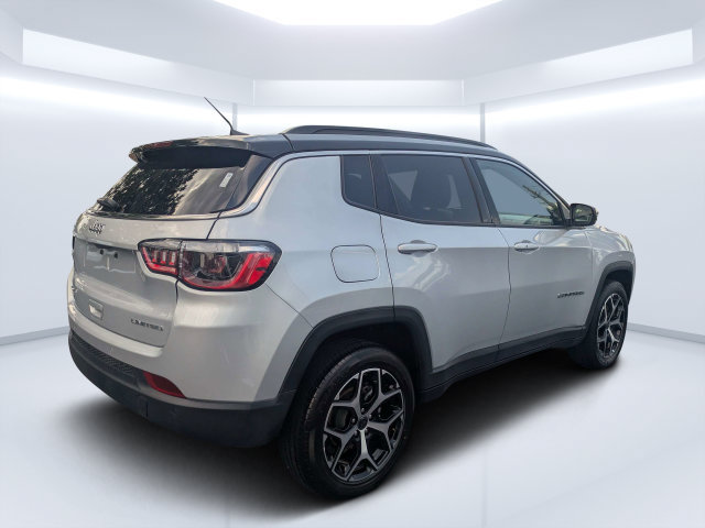 Used 2025 Jeep Compass Limited AWD/4WD image 3