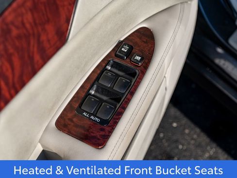 Used 2011 Toyota Avalon Limited image 18