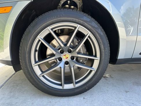Used 2025 Porsche Macan image 41