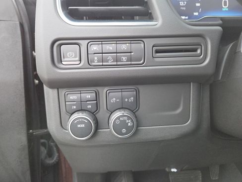 Used 2023 Chevrolet Tahoe Z71 w/ Luxury Package image 33