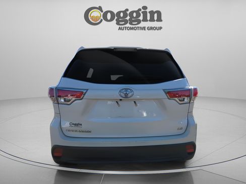 Used 2015 Toyota Highlander LE image 5