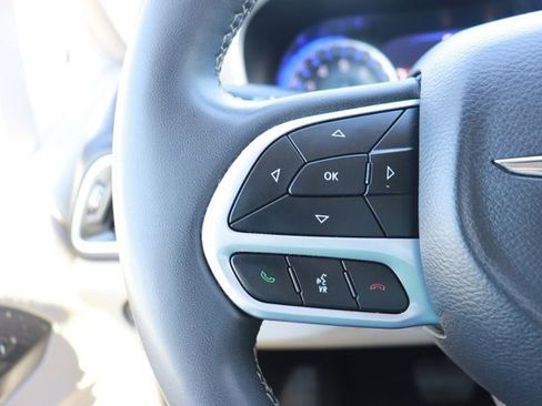 Used 2023 Chrysler Pacifica Touring-L FWD image 20