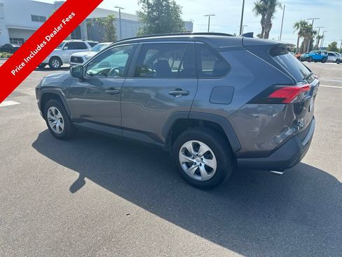 Used 2021 Toyota RAV4 LE AWD/4WD image 3