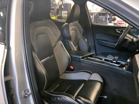 Used 2022 Volvo XC60 T8 R-Design w/ Advanced Package image 8