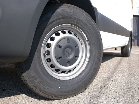 Used 2025 Mercedes-Benz Sprinter 2500 image 22