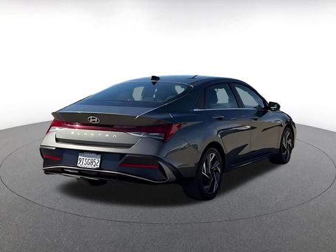 Used 2025 Hyundai Elantra SEL image 12