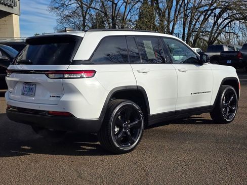 Used 2024 Jeep Grand Cherokee Limited w/ Black Appearance Package image 31