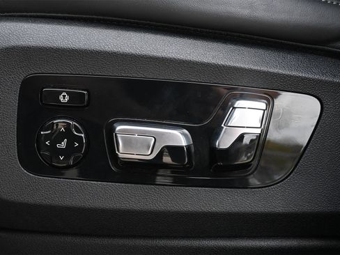 Used 2023 BMW X6 xDrive40i w/ Luxury Seating Package image 16