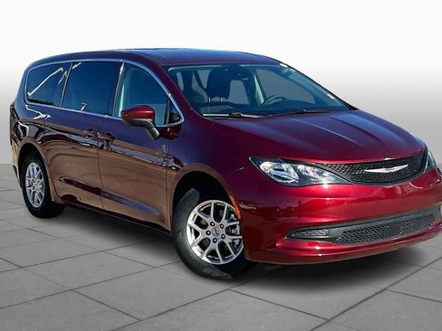 Certified 2023 Chrysler Voyager LX image 3