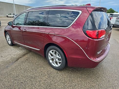 Used 2017 Chrysler Pacifica Limited w/ Advanced Safetytec Group FWD image 5