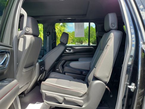 Used 2024 Chevrolet Suburban RST w/ Luxury Package image 13