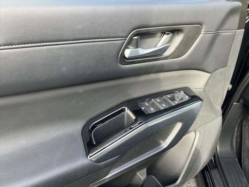 Used 2024 Nissan Pathfinder SL image 15