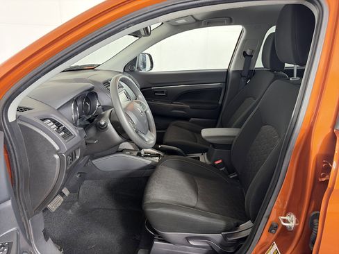Used 2025 Mitsubishi Outlander Sport AWD image 6