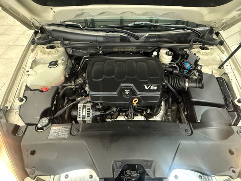 Used 2011 Buick Lucerne CX image 34