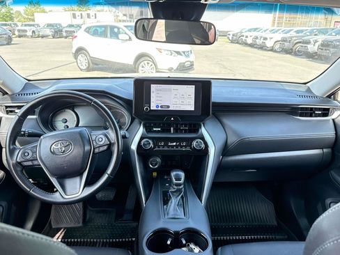 Used 2024 Toyota Venza LE AWD/4WD image 14