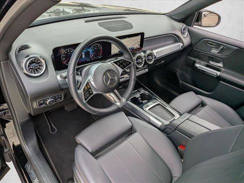 Used 2025 Mercedes-Benz GLB 250 4MATIC image 10