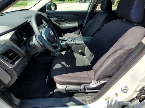 Used 2025 Nissan Rogue S image 11