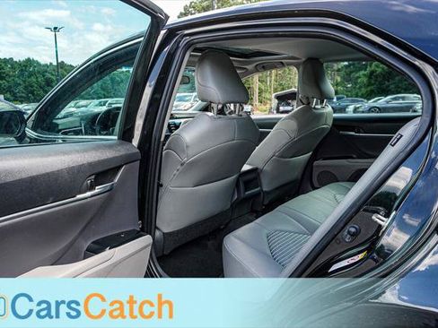 Used 2018 Toyota Camry SE w/ Moonroof Package FWD image 31