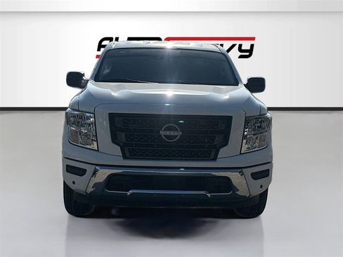 Used 2024 Nissan Titan SV w/ SV Convenience Package image 2