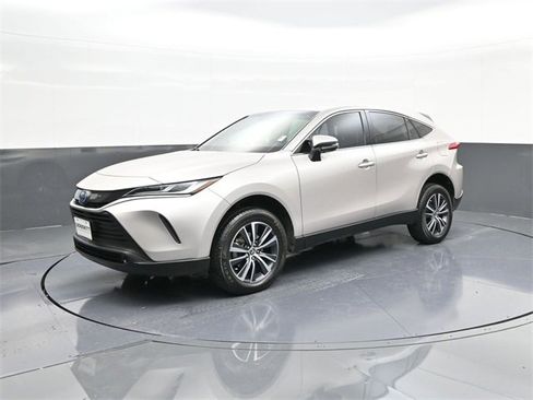 Used 2024 Toyota Venza LE image 31