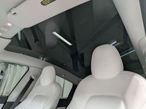 Used 2022 Tesla Model Y Performance image 13