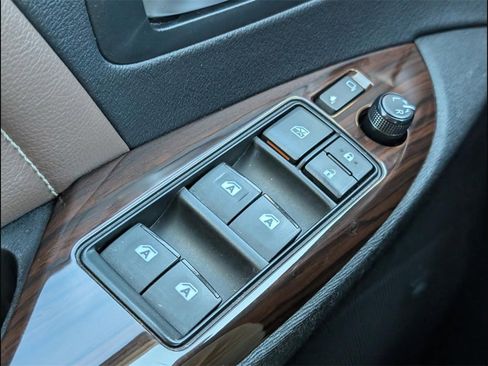 Used 2017 Toyota Sienna Limited Premium image 11