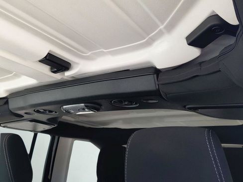 Used 2016 Jeep Wrangler Unlimited Sahara w/ Connectivity Group AWD/4WD image 31