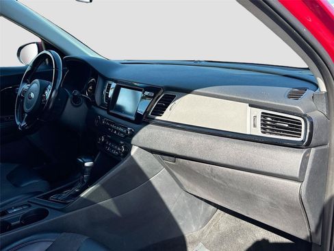 Used 2017 Kia Niro EX FWD image 28