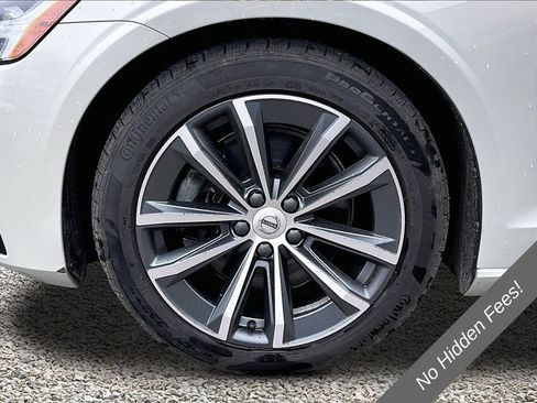 Used 2022 Volvo S60 B5 Momentum w/ Climate Package FWD image 9
