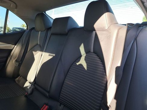 Used 2019 Toyota Camry SE image 14