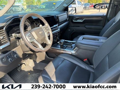 Used 2022 Chevrolet Silverado 1500 RST image 3
