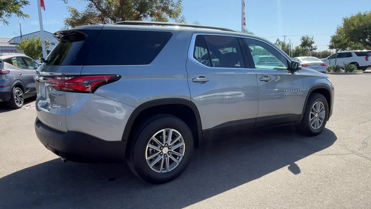 Used 2023 Chevrolet Traverse LT w/ LPO, Cargo Package FWD image 7